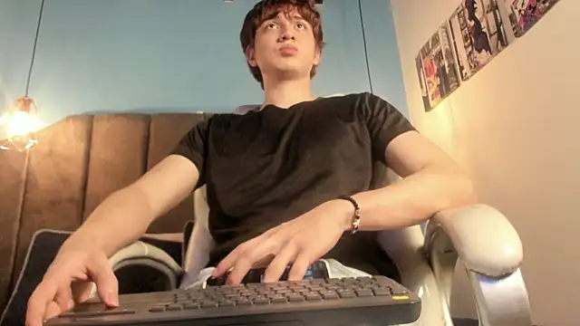 Oscar and dani online show from 02/15/26, 02:41