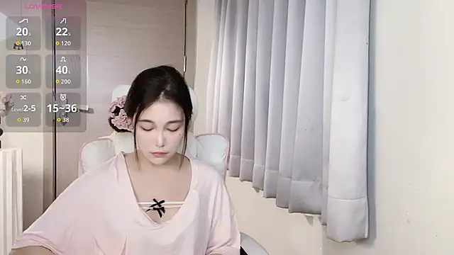 Snapshot of Xiao--Lin chatting on 09/16/25, 02:29 Xiao--Lin online show from 09/16/25, 02:29