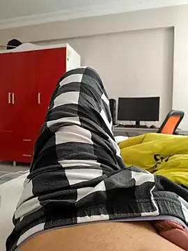 Snapshot of BichromeNonmetal chatting on 02/18/26, 07:37 BichromeNonmetal online show from 02/18/26, 07:37