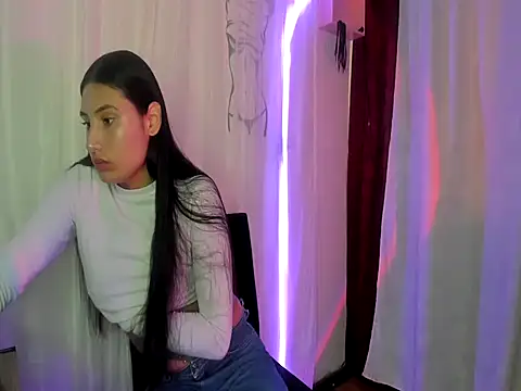 Snapshot of Linda_andrew chatting on 09/13/25, 02:17 Linda andrew online show from 09/13/25, 02:17