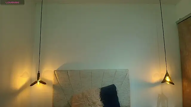 Hanna Lee   online show from 07/10/26, 08:00