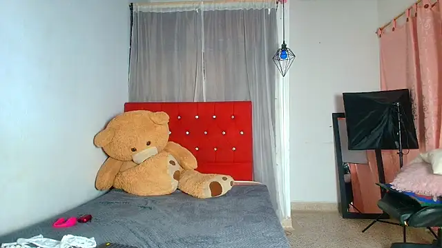 Snapshot of naomi_campbel_ chatting on 09/23/25, 08:34 naomi campbel online show from 09/23/25, 08:34
