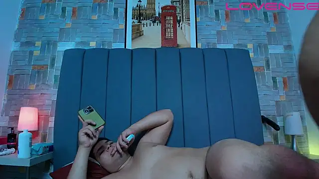 naomi campbel  online show from 03/30/26, 02:45