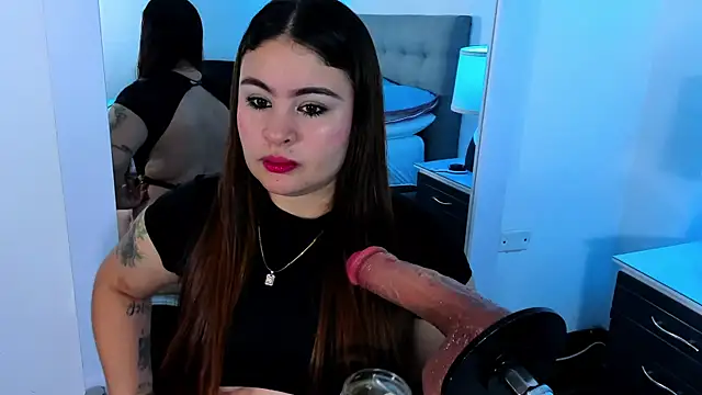 Snapshot of AdeleJhones chatting on 11/11/25, 01:00 AdeleJhones online show from 11/11/25, 01:00