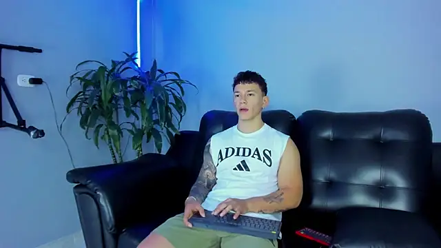 Thomas moon online show from 09/29/25, 12:54