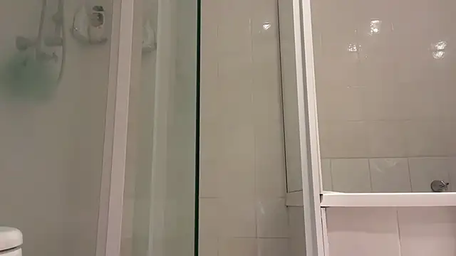 Snapshot of jamesgstsby22 chatting on 10/17/25, 02:37 jamesgstsby22 online show from 10/17/25, 02:37