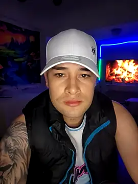 Snapshot of Ricovibe chatting on 11/15/25, 04:47 Ricovibe online show from 11/15/25, 04:47