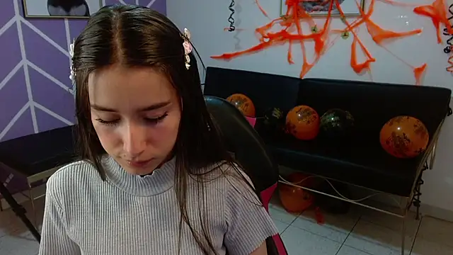 Adhara Kitten online show from 11/06/25, 01:12