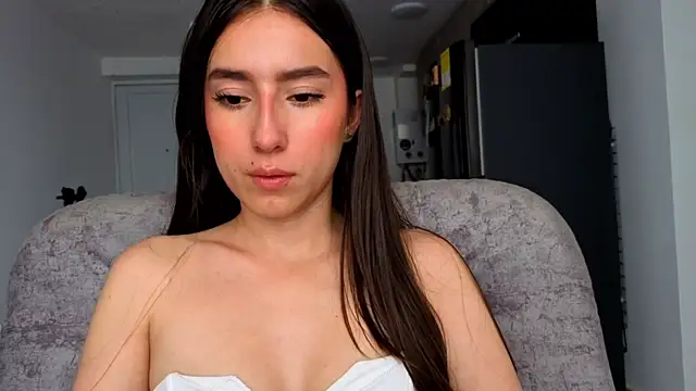 Adhara Kitten online show from 07/04/26, 02:12