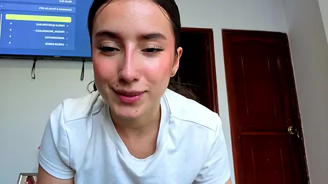 Adhara Kitten online show from 07/30/26, 03:55