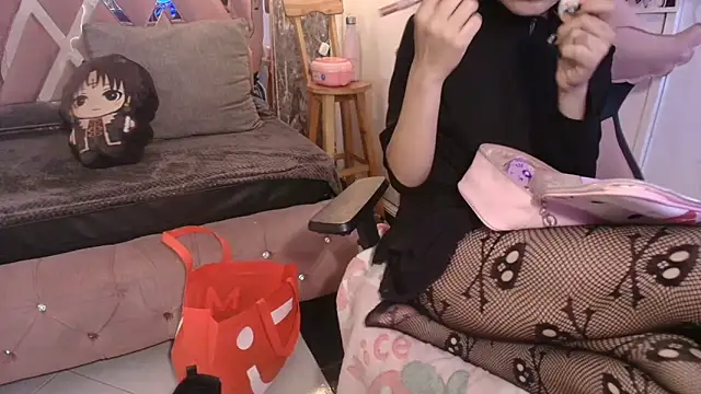 Terraelowen online show from 12/21/25, 11:39