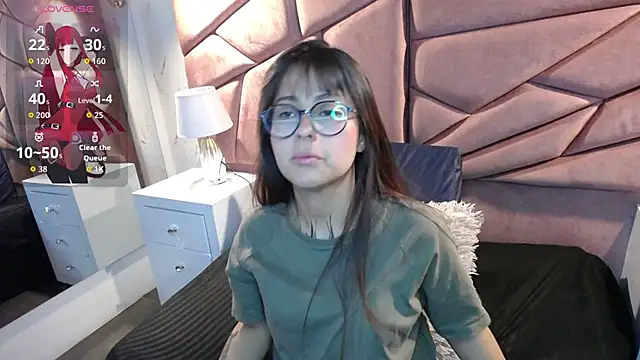 Snapshot of sophiaa_7 chatting on 10/15/25, 11:54 sophiaa 7 online show from 10/15/25, 11:54