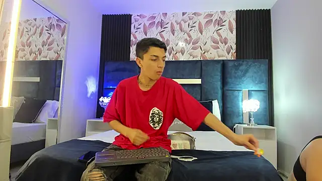 NickandAbby  online show from 01/31/26, 07:11