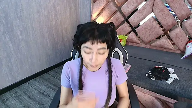 Babyyrasta666 online show from 10/17/25, 04:26