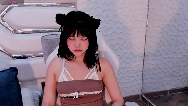 Snapshot of TatiLee chatting on 11/14/25, 06:50 TatiLee online show from 11/14/25, 06:50