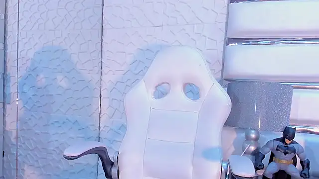 Snapshot of TatiLee chatting on 12/22/25, 12:46 TatiLee online show from 12/22/25, 12:46