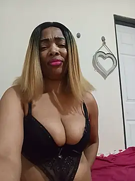 Snapshot of SEXYMOANSXX chatting on 06/30/26, 02:51 SEXYMOANSXX online show from 06/30/26, 02:51