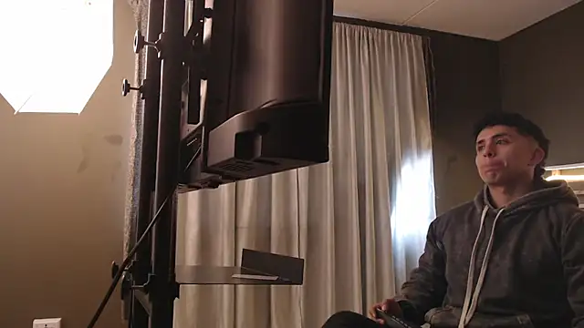 PaulEvens online show from 10/21/25, 01:12