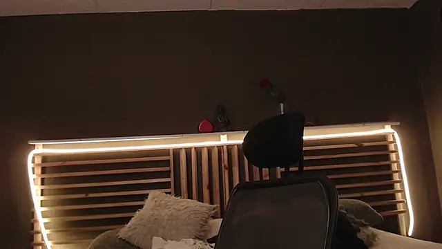 PaulEvens online show from 12/04/25, 01:31