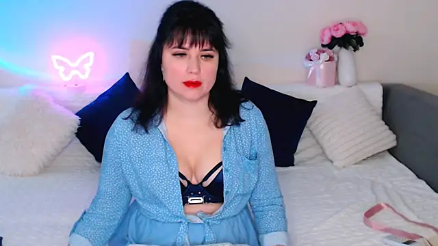 Snapshot of Bella_Hillss chatting on 10/02/25, 06:15 Bella Hillss online show from 10/02/25, 06:15