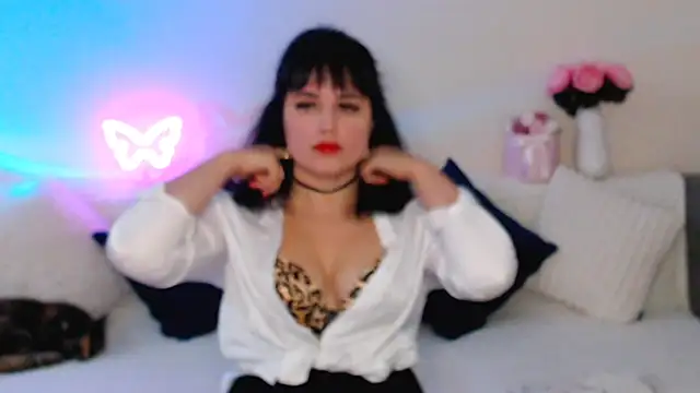 Snapshot of Bella_Hillss chatting on 10/04/25, 06:06 Bella Hillss online show from 10/04/25, 06:06