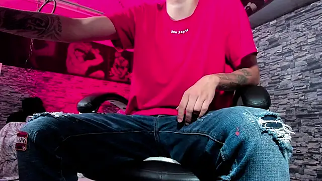 Snapshot of Fran_Boy chatting on 10/30/25, 07:25 Fran Boy online show from 10/30/25, 07:25