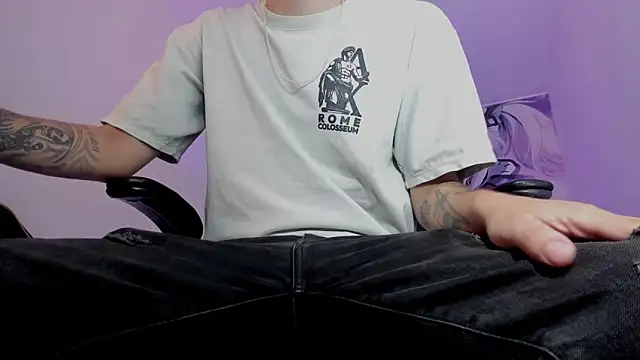 Snapshot of Fran_Boy chatting on 11/14/25, 05:17 Fran Boy online show from 11/14/25, 05:17