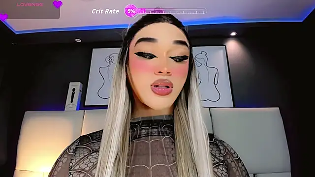 Snapshot of Valeriasmiithh chatting on 10/17/25, 08:33 Valeriasmiithh online show from 10/17/25, 08:33