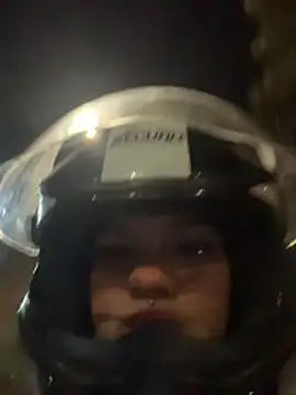 Snapshot of lolaxdavid chatting on 11/21/25, 04:55 lolaxdavid online show from 11/21/25, 04:55