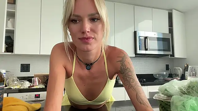 Snapshot of Ohbabykelly chatting on 04/28/26, 10:26 Ohbabykelly online show from 04/28/26, 10:26