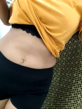 Snapshot of Kayna_Rawat chatting on 11/10/25, 10:47 Kayna Rawat online show from 11/10/25, 10:47