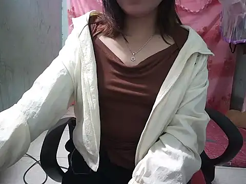 Snapshot of Xue_weng chatting on 11/26/25, 09:27 Xue weng online show from 11/26/25, 09:27