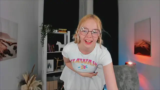 Snapshot of BellaMontgomery chatting on 09/10/25, 09:48 BellaMontgomery online show from 09/10/25, 09:48