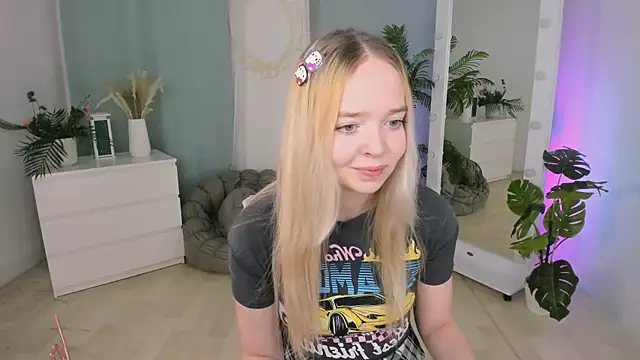 Snapshot of BellaMontgomery chatting on 12/03/25, 10:52 BellaMontgomery online show from 12/03/25, 10:52