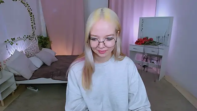 BellaMontgomery online show from 03/25/26, 12:22