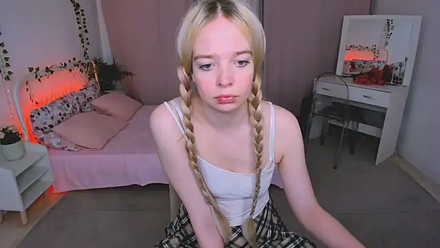 Snapshot of BellaMontgomery chatting on 06/03/26, 10:26 BellaMontgomery online show from 06/03/26, 10:26