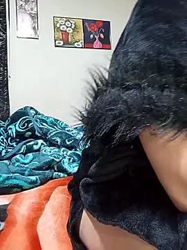 hot-twin online show from 11/22/25, 08:41