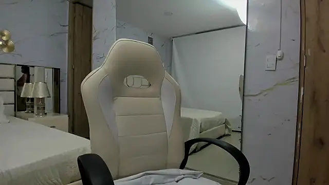 BabyAngel18  online show from 10/28/25, 03:32