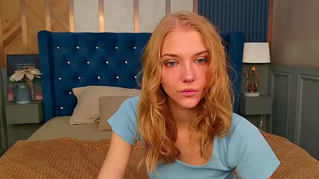 4example Chloe online show from 04/08/26, 05:40