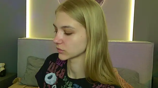 4example Chloe online show from 04/10/26, 05:34