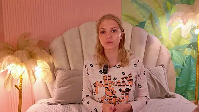 Snapshot of 4example_Chloe chatting on 06/12/26, 05:39 4example Chloe online show from 06/12/26, 05:39
