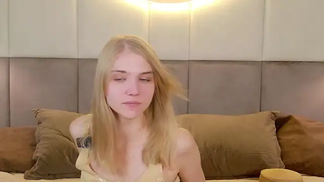 Snapshot of 4example_Chloe chatting on 07/16/26, 05:46 4example Chloe online show from 07/16/26, 05:46