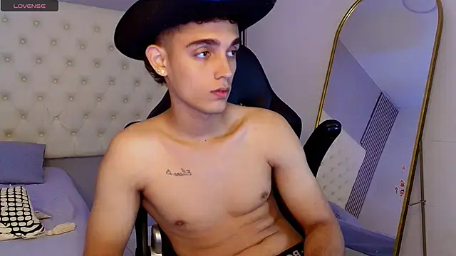 Snapshot of nathan_shimmer chatting on 05/03/26, 11:05 nathan shimmer online show from 05/03/26, 11:05