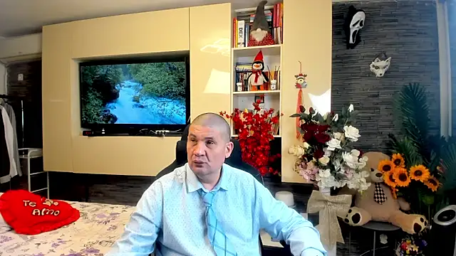 Snapshot of SpartacusDaddy48 chatting on 04/30/26, 04:24 SpartacusDaddy48 online show from 04/30/26, 04:24