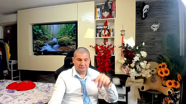 Snapshot of SpartacusDaddy48 chatting on 05/02/26, 07:30 SpartacusDaddy48 online show from 05/02/26, 07:30