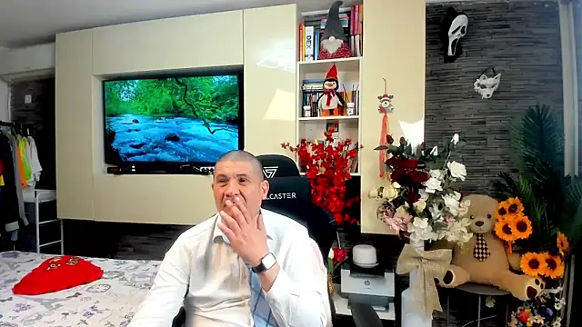 Snapshot of SpartacusDaddy48 chatting on 05/03/26, 11:49 SpartacusDaddy48 online show from 05/03/26, 11:49