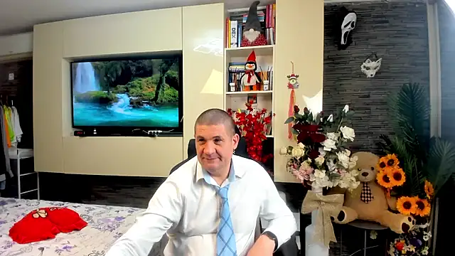 Snapshot of SpartacusDaddy48 chatting on 05/06/26, 11:54 SpartacusDaddy48 online show from 05/06/26, 11:54