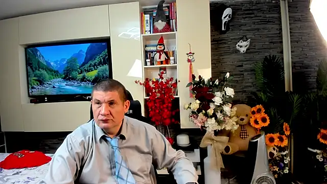 Snapshot of SpartacusDaddy48 chatting on 05/15/26, 12:01 SpartacusDaddy48 online show from 05/15/26, 12:01