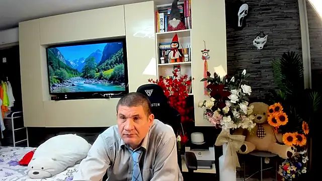 Snapshot of SpartacusDaddy48 chatting on 05/16/26, 12:07 SpartacusDaddy48 online show from 05/16/26, 12:07