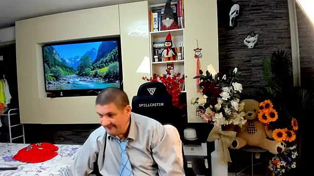 Snapshot of SpartacusDaddy48 chatting on 05/16/26, 07:45 SpartacusDaddy48 online show from 05/16/26, 07:45